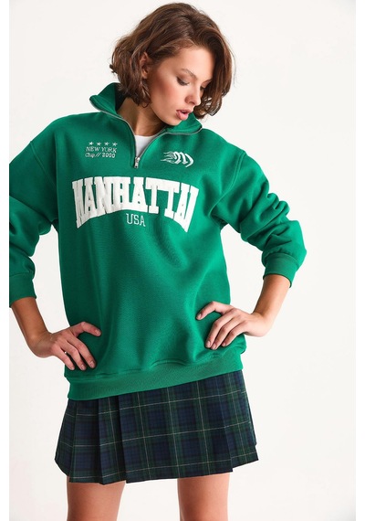 Shade Kadın Nakışlı Yarım Fermuarlı Polo Yaka Şardonlu Oversize Sweatshirt 10002 60283528 - Yeşil Shade Kadın Nakışlı Yarım Fermuarlı Polo Yaka Şardonlu Oversize Sweatshirt 10002 60283528 - Yeşil