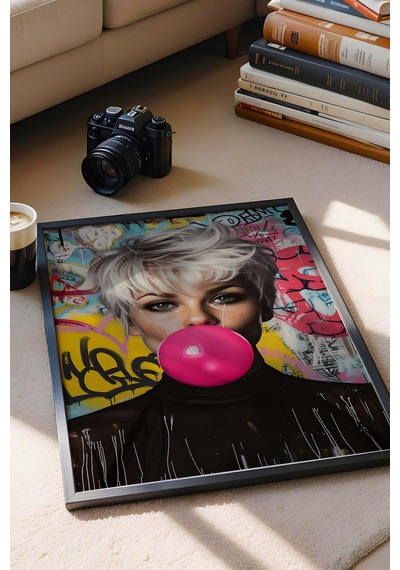 Pembe Sakız Balonu Patlatan Kadın Grafiti Çerçeveli Tablo - Pop Art Poster Tablo