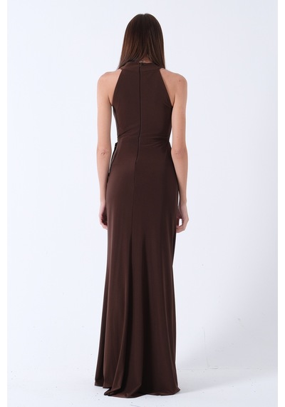 Feminist Kahve Halter Yaka Drapeli Beli Gold Toka Detaylı Straplez Abiye 9705862 Kahverengi Feminist Kahve Halter Yaka Drapeli Beli Gold Toka Detaylı Straplez Abiye 9705862 Kahverengi