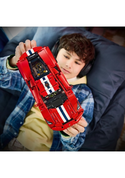 LEGO® Technic Ferrari 488 PISTA Araba 42235 - 9 Yaş ve Üzeri Çocuklar için V8 Motor İçeren Yaratıcı Oyuncak Yapım Seti (882 Parça)