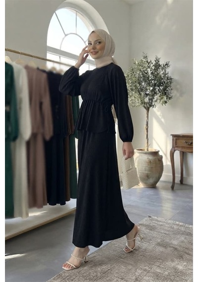 Maşuka Bürümcük Kumaş Bel Büzgülü Peplum Üst Ve Maksi Etekli Şık Ve Rahat Tesettür İkili Takım Siyah Siyah Maşuka Bürümcük Kumaş Bel Büzgülü Peplum Üst Ve Maksi Etekli Şık Ve Rahat Tesettür İkili Takım Siyah Siyah
