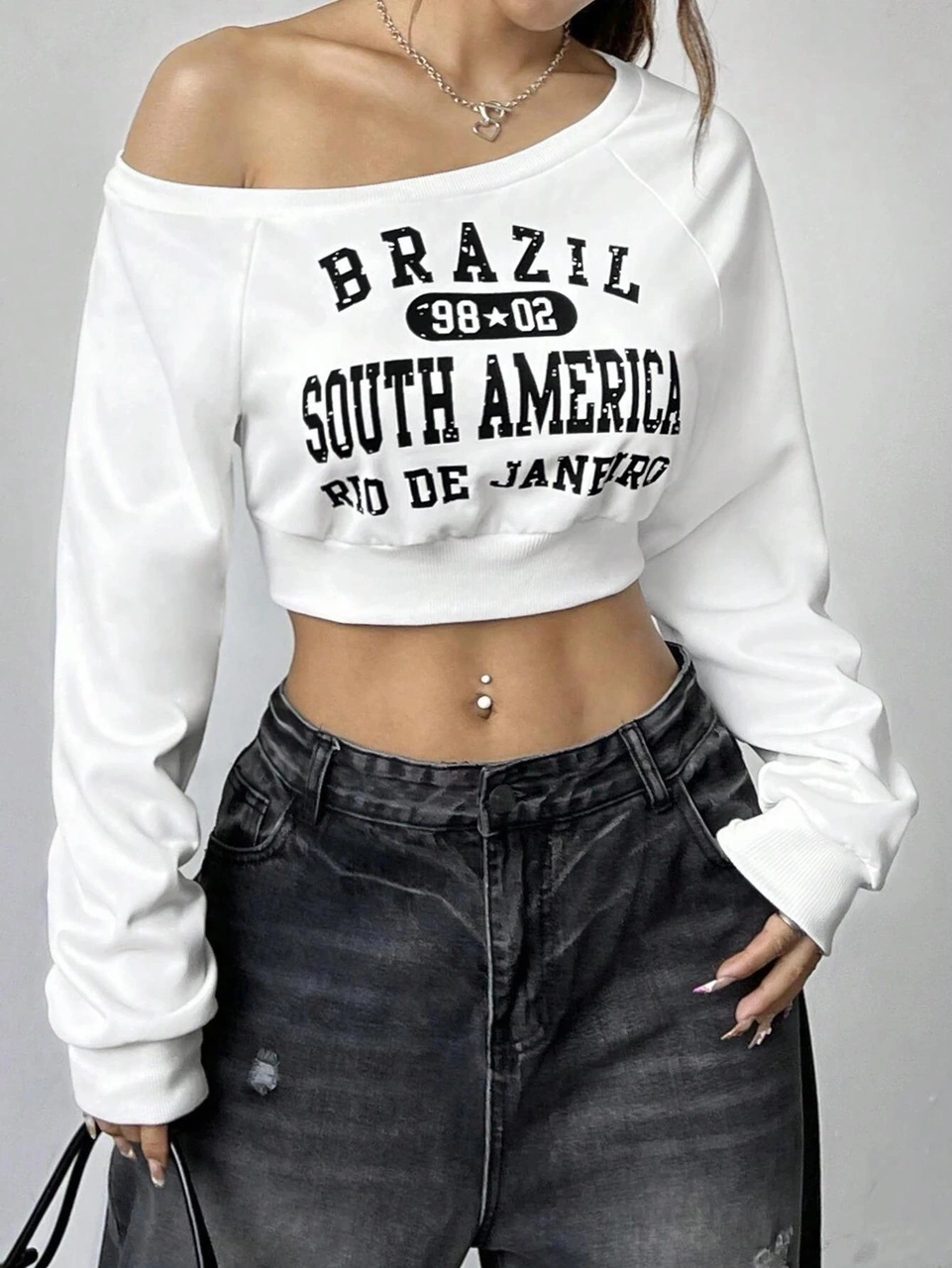 Afri Kadın Beyaz Brazil South America Baskılı Omzu Açık Crop Sweatshirt Beyaz
