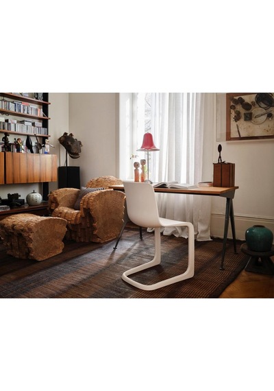Vitra Evo - C Klasik Sandalye, Modern Yorum, Mat Yüzey, Ergonomik Tasarım, Geri Dönüştürülmüş Malzeme Beyaz