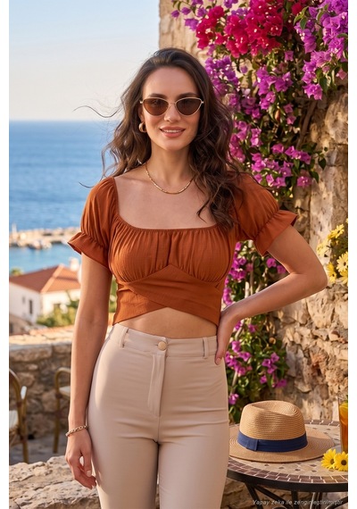 Lela Regular Fit Madonna Yaka Bağlama Detaylı Crop Bayan Bluz 6527017 Kahve