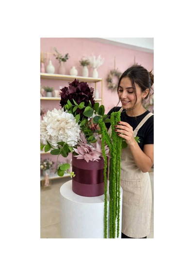Mürdüm Bordo Kadife Silindir Aranjman Şakayık Ve Dahlia Detaylı - El Yapımı Yapay Çiçek Bej