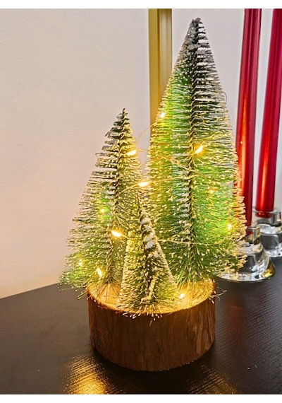 Led Işıklı Nevada Çam Ağaçları 4 Lü Set Büyük Meşe Kütüklü Led Işıklı 22 Cm Büyük Boy Çam Ağaçları Seti 20 CM