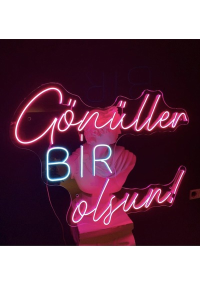 Gönüller Bir Olsun Yazılı Neon Renkli