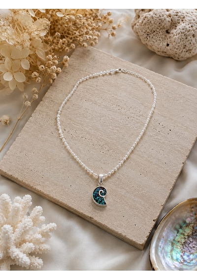 Atölye Han Özel Tasarım 925 Ayar Doğal Taş Tukuaz- Lapis Mozaik Süslemeli Nautilus İncili Kolye Gümüş Atölye Han Özel Tasarım 925 Ayar Doğal Taş Tukuaz- Lapis Mozaik Süslemeli Nautilus İncili Kolye Gümüş
