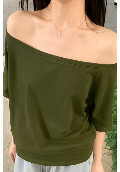 Haki Kadın Düşük Omuz Kayık Yaka Oversize T-shirt Haki