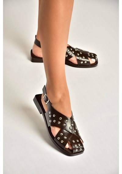 Fox Shoes Y458502760 Kahverengi Rustik Zımba Detaylı Kadın Sandalet Kahverengi