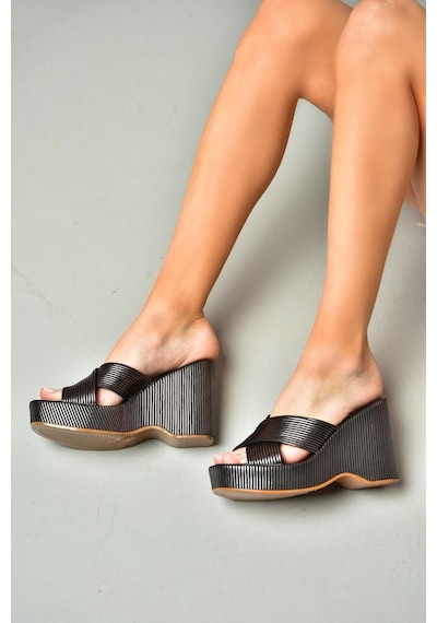 Fox Shoes S250101409 Siyah Dolgu Tabanlı Kadın Terlik Siyah
