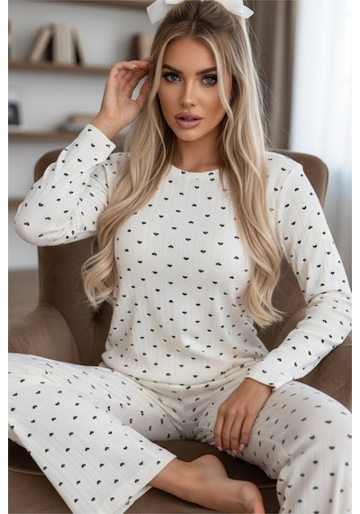 Siyah İnci Yumuşak Tuşe Kışlık Fitilli Pamuklu Örme Pijama Takım 7956 Ekru Kalp Siyah İnci Yumuşak Tuşe Kışlık Fitilli Pamuklu Örme Pijama Takım 7956 Ekru Kalp