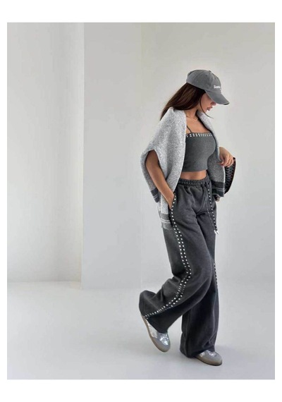 Gümüş Zımba Şeritli Asi Streetwear Bel Lastikli Bağlamalı Konforlu Rahat Cepli Parlak Parıltı Geniş Paça Esnek Baharlık Kışlık Kombin Pantolon Antrasit Gümüş Zımba Şeritli Asi Streetwear Bel Lastikli Bağlamalı Konforlu Rahat Cepli Parlak Parıltı Geniş Paça Esnek Baharlık Kışlık Kombin Pantolon Antrasit