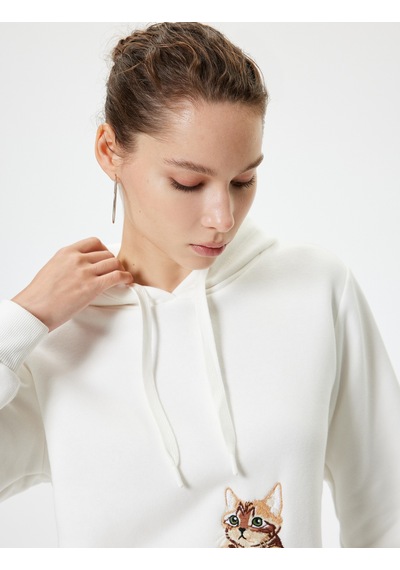 Koton Oversize Kapüşonlu Sweatshirt Cep Detaylı Kedi Nakışlı Ekru 5wal10021ık Ekru