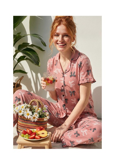 Femelle Pembe Kurdele Desenli Düğmeli Pijama Takımı