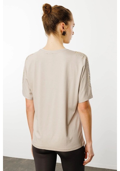Desen Triko Kadın V Yaka Omuzları Taşlı Penye T-shirt 25754 Bej Bej