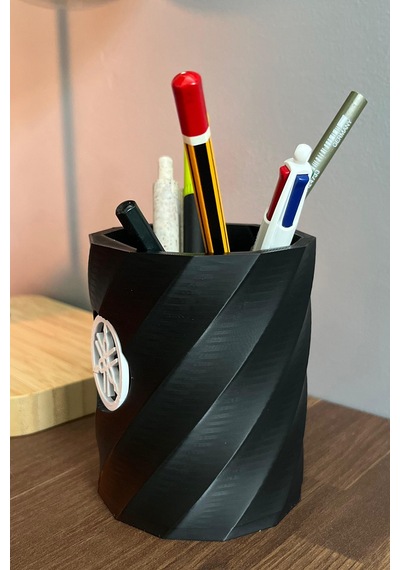 Yamaha Logolu Modern Kalemlik Masaüstü Kalem Organizer Siyah - Beyaz