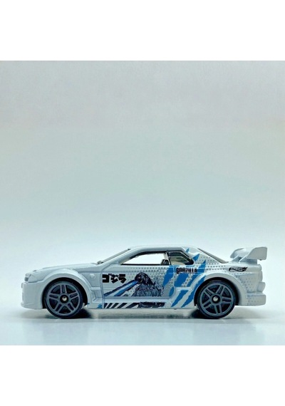 Hot Wheels Nissan Skyline Gt-r R32 Godzilla - Hw J-ımports Beyaz 1/64 Diecast Model Araba Çok Renkli