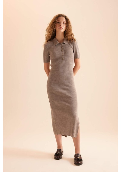 DeFacto Fitted Polo Yaka Kısa Kollu Yırtmaçlı Midi Triko Elbise - Bej D4914AXNSBG476