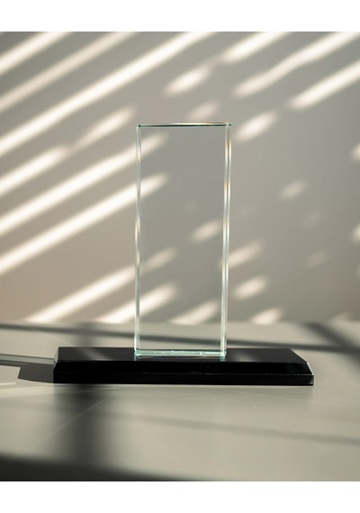 Masaüstü Zarafet 8x20 Cm - Dikey Kristal Cam Premium Kaideli Masaüstü Dekor
