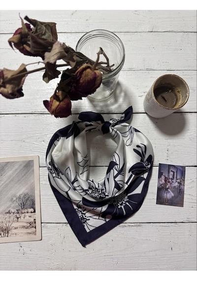 Trend Dokunuş Kadın 50-50 Saten Lacivert Çiçekli Yaprak Motifli Fular Bandana