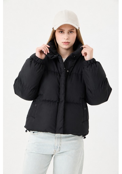 Lia Blanco's Kadın Siyah Oversize Dik Yaka Şişme Mont