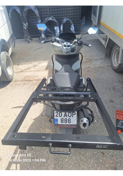 Honda Pcx Kızaklı Kurye Paket Çanta Demiri Ses Yapmaz Destekli