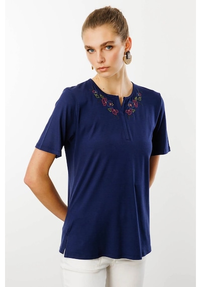 Desen Triko Açma Yaka Nakış İşlemeli Penye Kadın T-shirt 25700 Lacivert