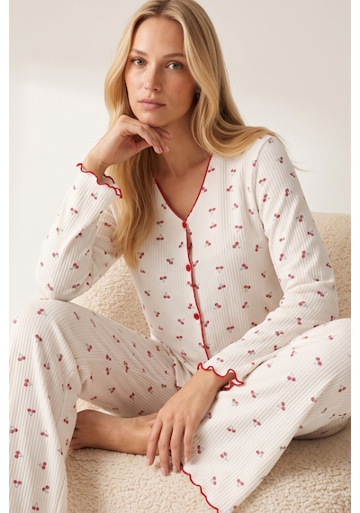 Siyah İnci Yumuşak Tuşe Kışlık Fitilli Pamuklu Örme Düğmeli Hırka Pijama Takım 8073 Kiraz Siyah İnci Yumuşak Tuşe Kışlık Fitilli Pamuklu Örme Düğmeli Hırka Pijama Takım 8073 Kiraz