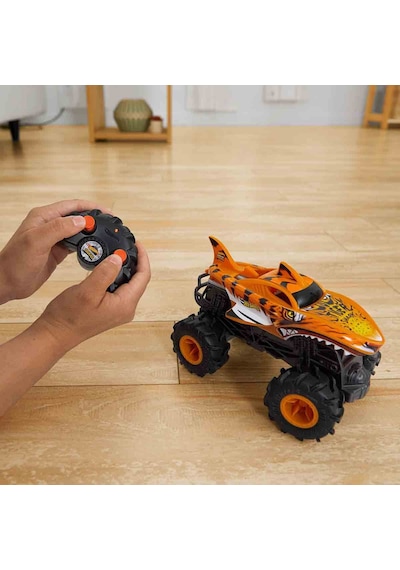 Hot Wheels Monster Trucks Rc 1:24 Tiger Shark Uzaktan Kumandalı A Çok Renkli