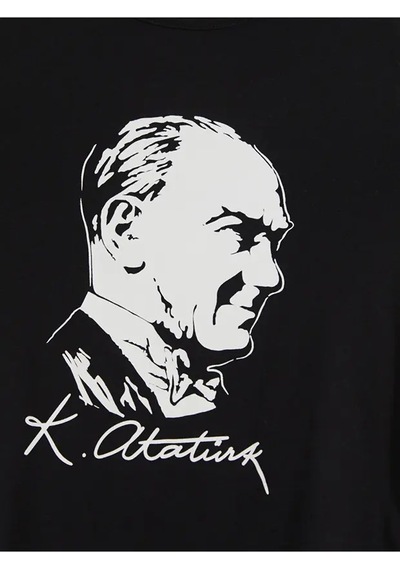 Hipatu Uzun Kollu Atatürk Baskılı Tişört Siyah
