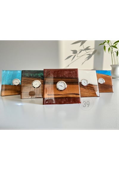 Classic Ceviz & Epoksi Masa Saati 3,5 Cm Gümüş Quartz Mekanizma Tasarım Masaüstü Saat 15x15 Cm Çok Renkli