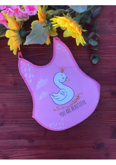 Story Baby Desenli Bağlamalı Önlük Pembe Kuğu