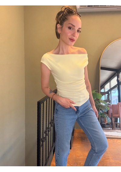 Ali Butik Sarı Geniş Yaka Tişört