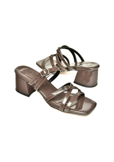 Fox Shoes U590031908 Kahverengi Rugan Kalın Topuklu Kadın Terlik Kahverengi