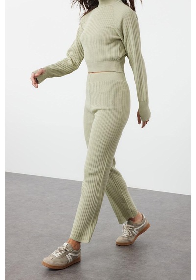 Ersefa Tarz Kadın Modern Normal Bel Boru Paça Bisiklet Yaka Crop Fitilli Mint Ersefa Tarz Kadın Modern Normal Bel Boru Paça Bisiklet Yaka Crop Fitilli Mint