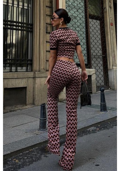 Dar Kalıplı Brenda Desenli Bisiklet Yakalı Kadın Crop Ve Pantolon Takımı Çok Renkli Multi Dar Kalıplı Brenda Desenli Bisiklet Yakalı Kadın Crop Ve Pantolon Takımı Çok Renkli Multi