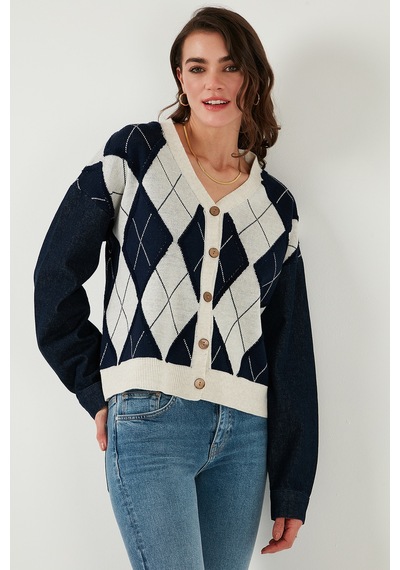 Lela Desenli Regular Fit Düğmeli V Yaka Crop Bayan Hırka 4615553 Lacivert-Ekru