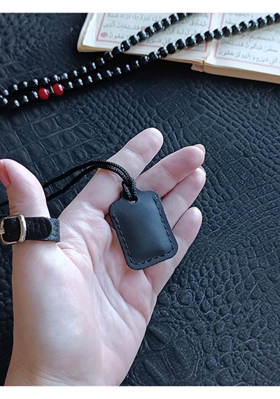 Küçük Dörtgen Cevşen Dualı Kolye Muska Hakiki Deri El Yapımı Xs Çok renkli