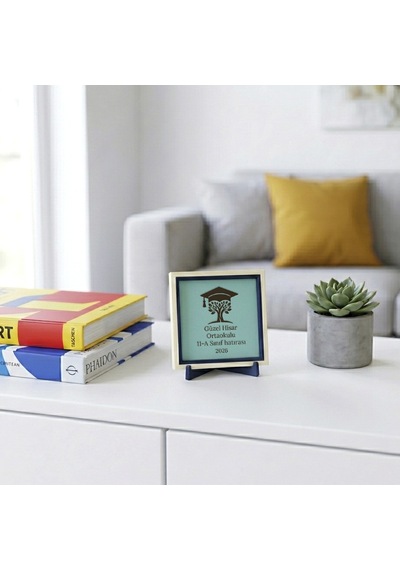 Öğrenciler İçin Sıcacık Bir Veda Hediyesi İsim Yazılabilen Modern 18'li Sınıf Hatırası 10x10 Cm
