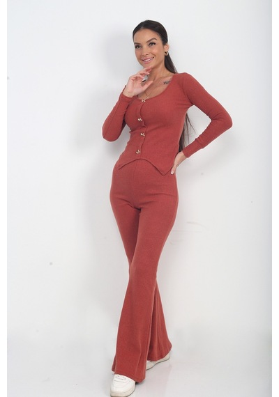 By Saygı Kadın Gold Düğmeli Uzun Kollu Bluz Beli Lastikli İspanyol Paça Pantolon 2'li Takım Tarçın By Saygı Kadın Gold Düğmeli Uzun Kollu Bluz Beli Lastikli İspanyol Paça Pantolon 2'li Takım Tarçın