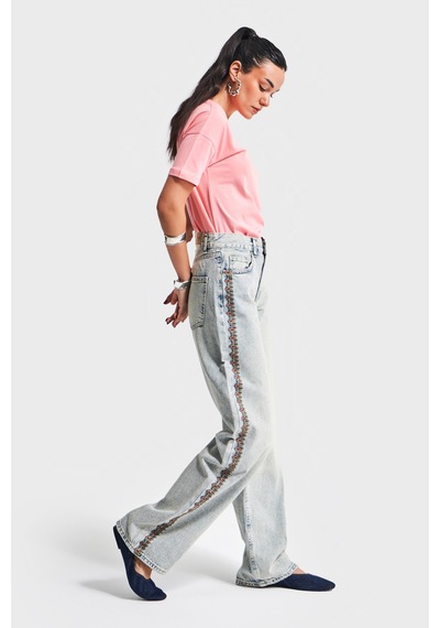 Itsbasic Kadın T.kot Rengi 4s5-80 Yandan Nakışlı Loose Fit Orta Bel Tasarım Denim Jean Kırmızı Itsbasic Kadın T.kot Rengi 4s5-80 Yandan Nakışlı Loose Fit Orta Bel Tasarım Denim Jean Kırmızı