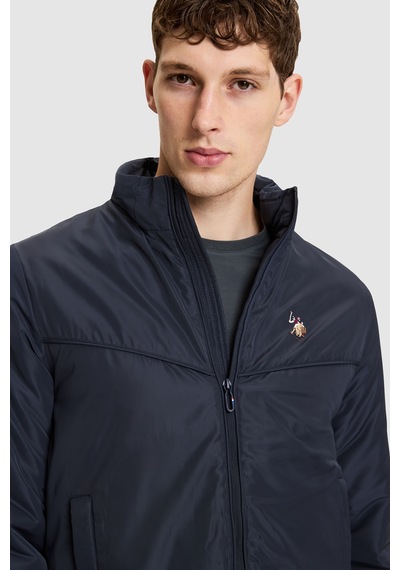 U.S. Polo Assn. Erkek Lacivert Dik Yaka Fermuarlı Cepli Yağmurluk Tarzı Mont 50326198-vr033 U.S. Polo Assn. Erkek Lacivert Dik Yaka Fermuarlı Cepli Yağmurluk Tarzı Mont 50326198-vr033