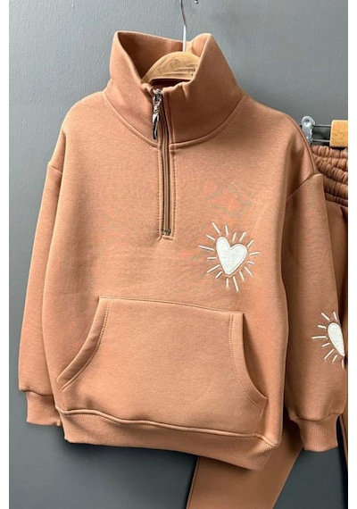 Riccotarz Kız Çocuk Kalp Emoji Baskılı Kanguru Cepli Fermuarlı Sweat Taba Eşofman Takım Taba Riccotarz Kız Çocuk Kalp Emoji Baskılı Kanguru Cepli Fermuarlı Sweat Taba Eşofman Takım Taba