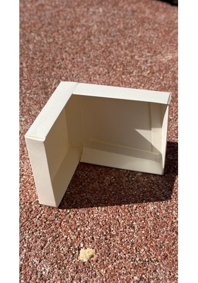 Beyaz Karton Takı Kutusu 9,5x9,5x2 Cm Kapaklı Model 5 Adet + Lacivert Kırpık Kağıtlı