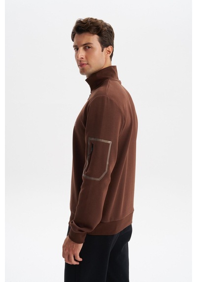 AR-MA Arma Erkek Slim Fit Dik Yaka Yarım Fermuar Pamuklu Sweatshirt Sol Kol Fermuar Cepli K30404685702 Kahverengi AR-MA Arma Erkek Slim Fit Dik Yaka Yarım Fermuar Pamuklu Sweatshirt Sol Kol Fermuar Cepli K30404685702 Kahverengi