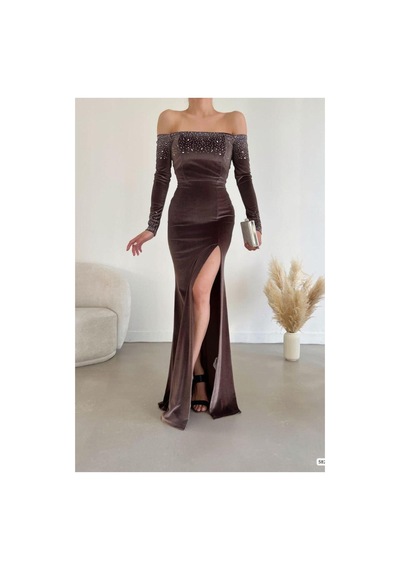 DefyModa Kadın Özel Tasarım Esnek Kadife Kumaş Yırtmaçlı Uzun Kollu Abiye Elbise Kahverengi