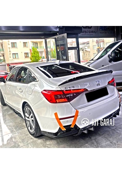 Honda Civic 2022+ Parlak Siyah Difüzör Plastik Boyalı