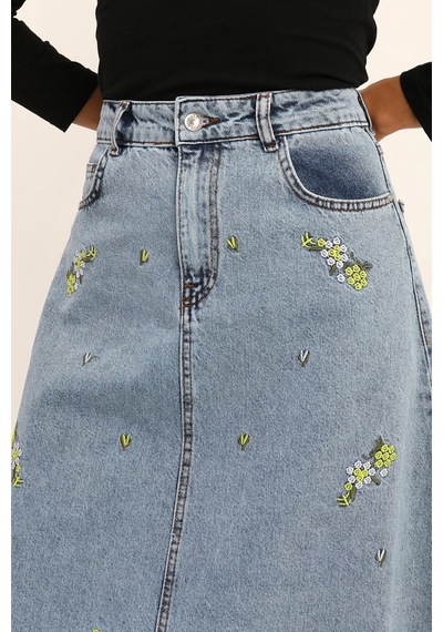 Çiçekli Nakış Detaylı Uzun Denim Etek- Mavi Çok Renkli