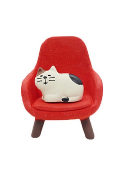 Kırmızı Sandalyedeki Kedi Mini Figür